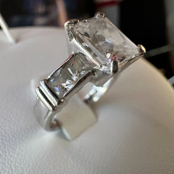 Emerald Cut Cubic Zirconia Silver Plated Engagement Ring Size 6 Marked Thailand - Picture 8 of 10